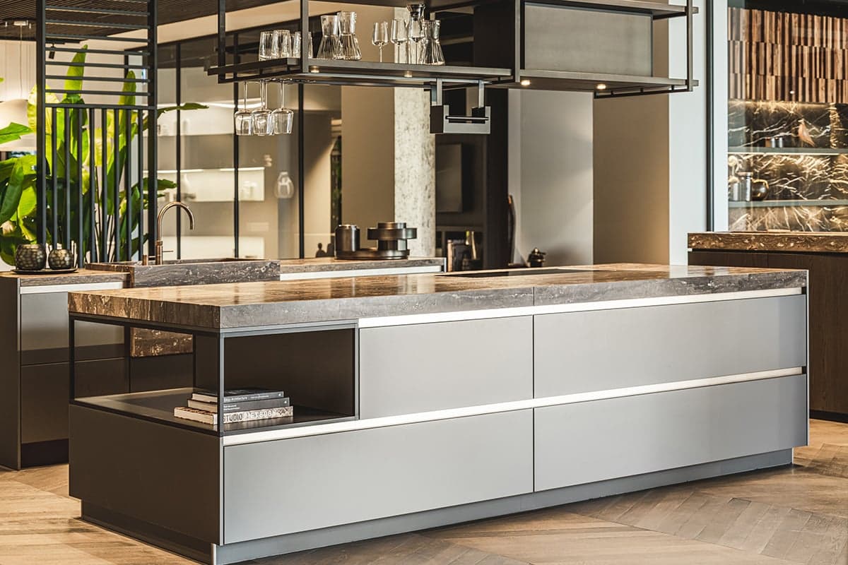 Barletti-keuken-met-twee-eilanden-in-staalgrijs
