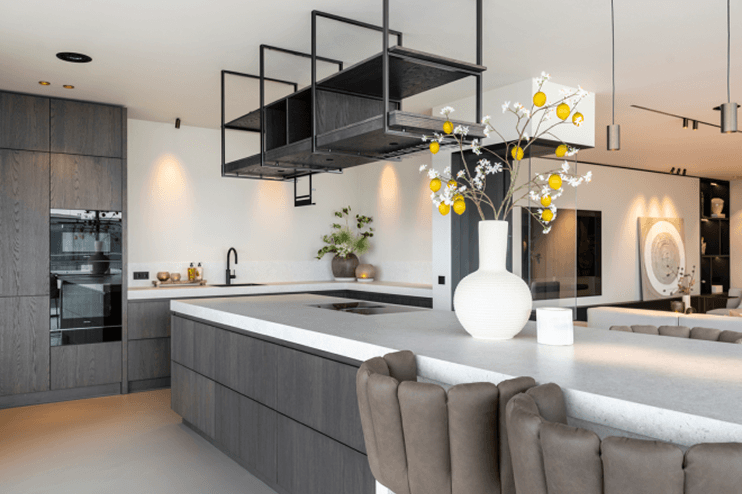 Luxe designkeuken van woonvilla naar droomvilla Warmond