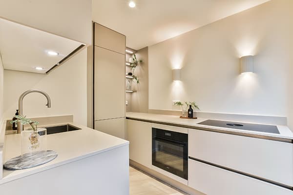Semi open keuken licht beige modern