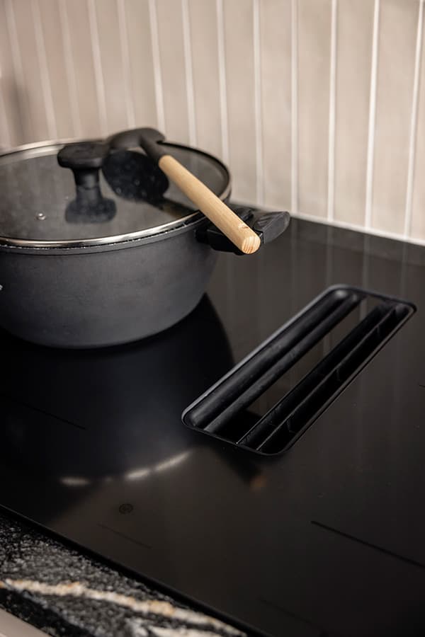 Inductiekookplaat met geintegreerde afzuiging matzwart