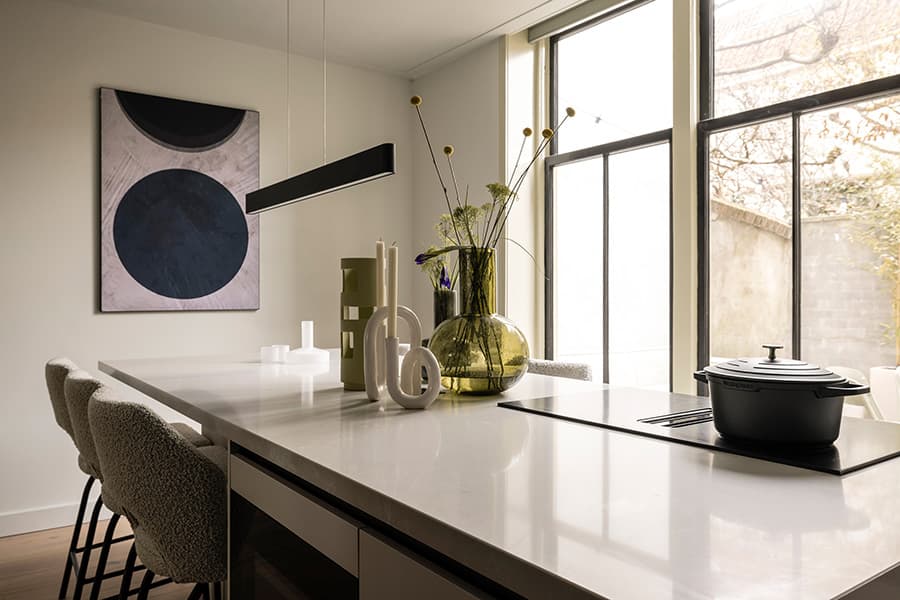 Kookeiland Coastal Grey Ceasarstone werkblad