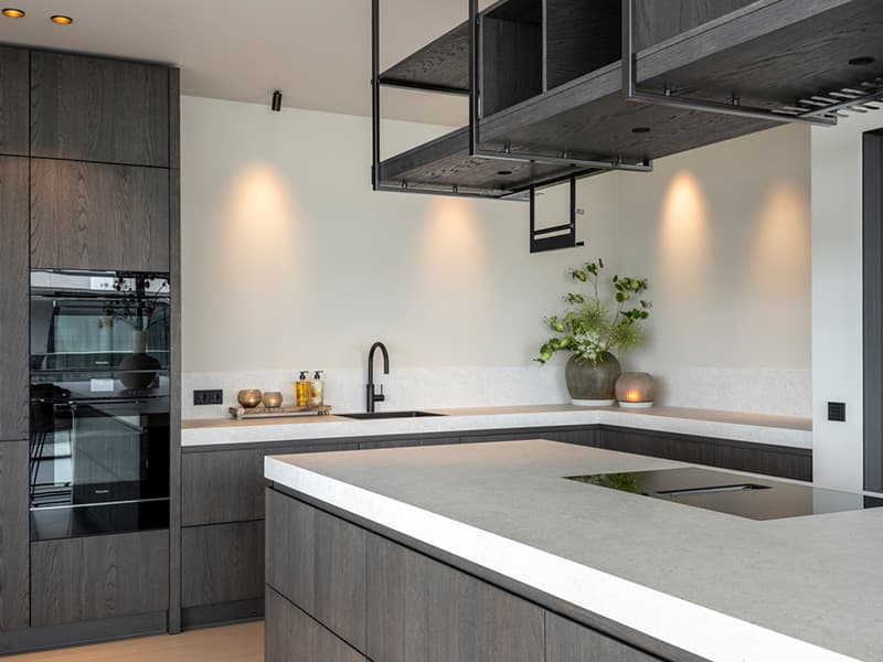 Detailfoto-kookeiland-met-bar-luxe-design.jpg