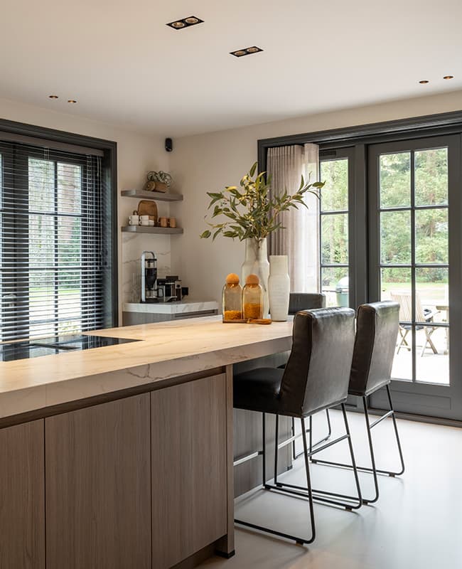 Opgedikt-dekton-werkblad-in-Morpheus-Satin-met-bar.jpg