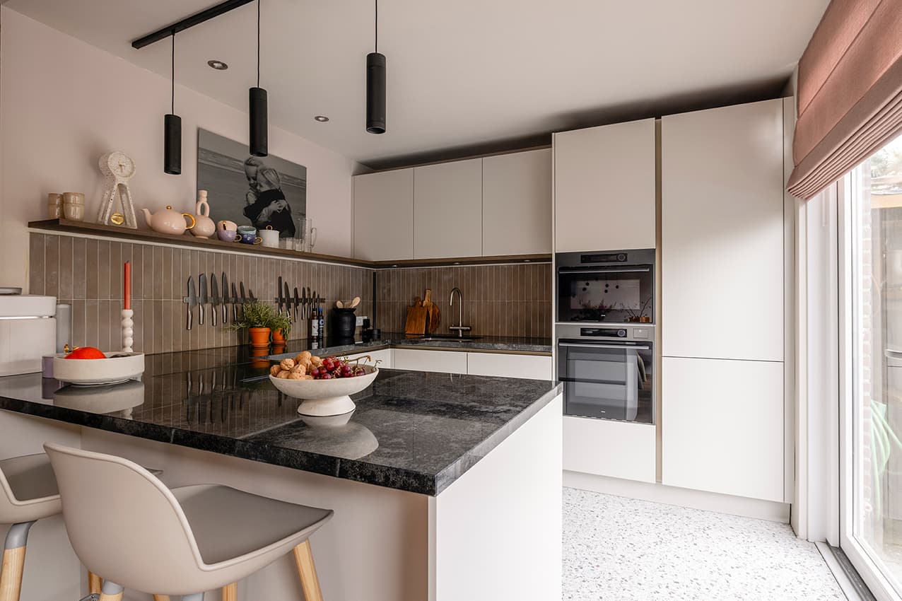 Headerafbeelding-u-keuken-met-bar