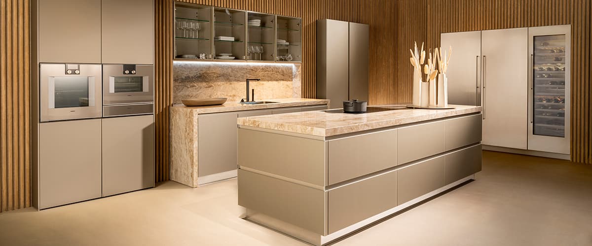 Beige-keuken-met-dekton-werkblad
