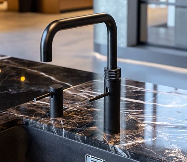 Matzwarte-Quooker-Square-kokendwaterkraan