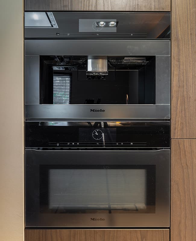 Miele-apparatuur-oven-en-koffiezetapparaat-geintegreerd.jpg