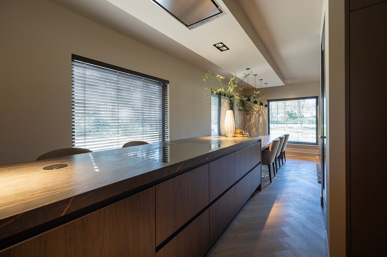 Van-woonvilla-naar-droomvilla-luxe-designkeuken-Epe