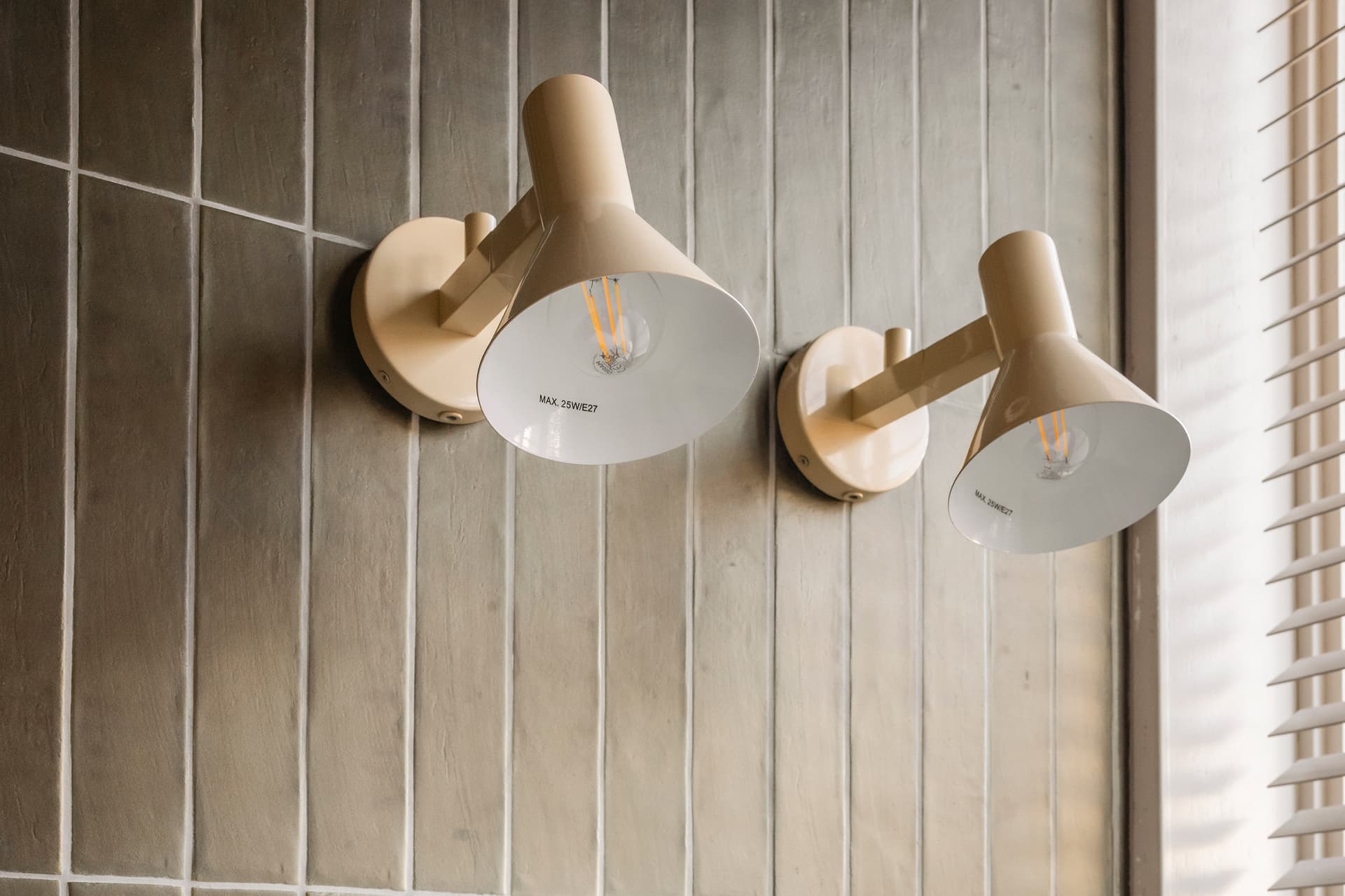 Verlichting op betegelde achterwand
