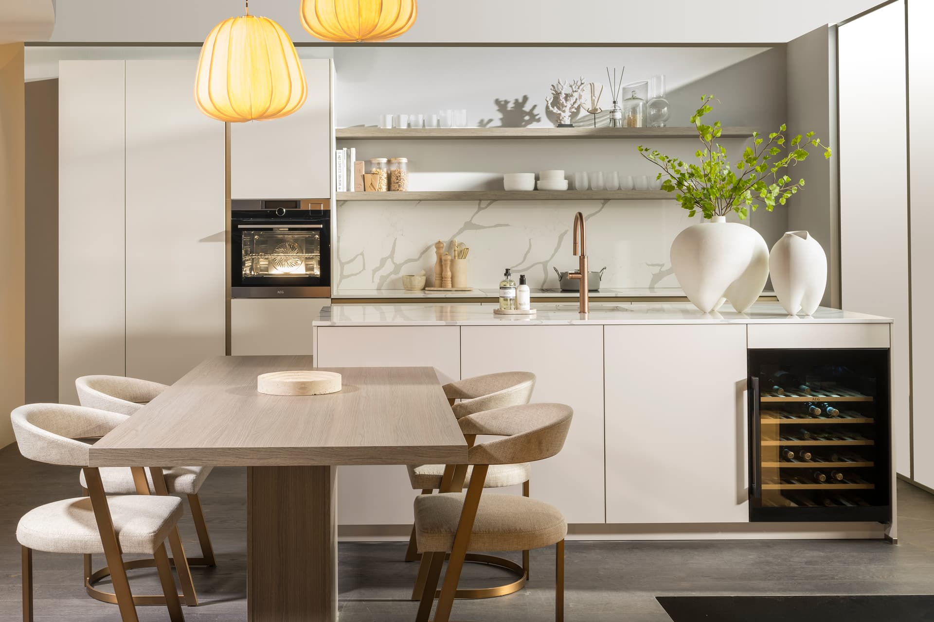Lichte minimalistische keuken