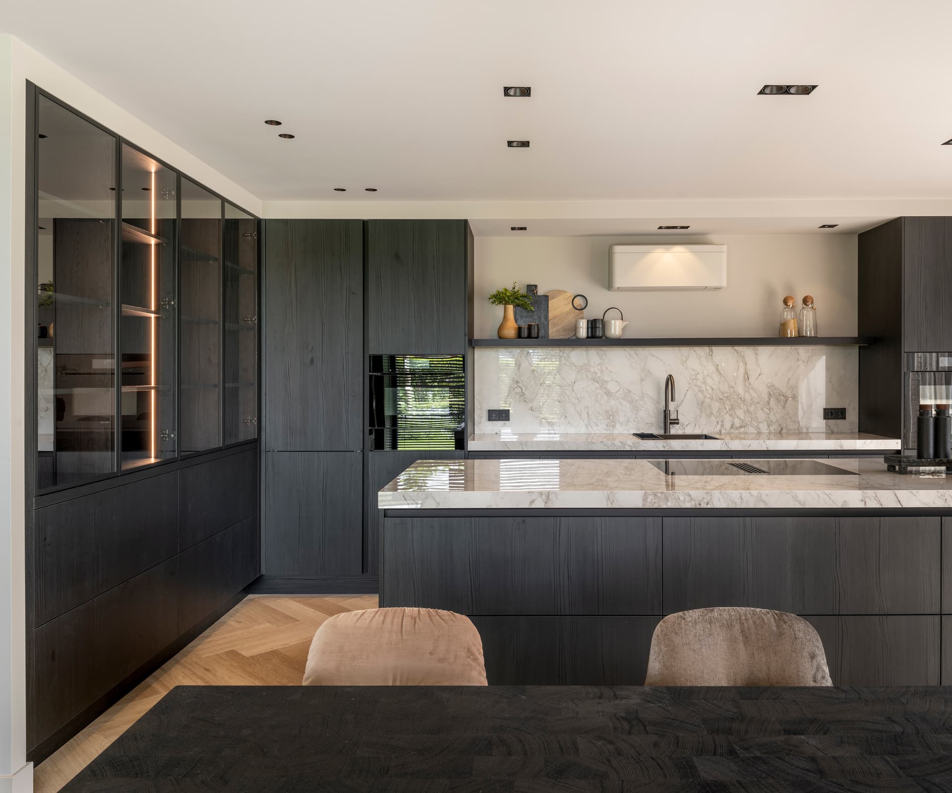 Zwarte designkeuken