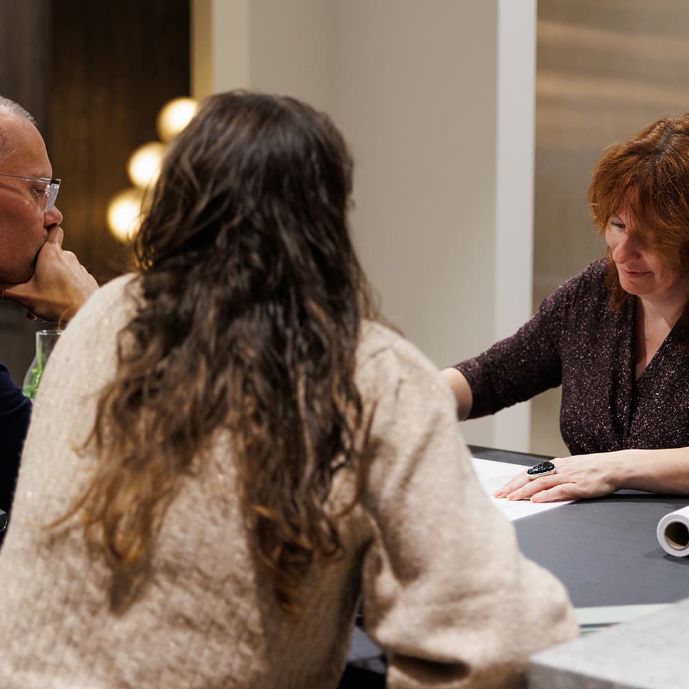 Adviesgesprek in showroom