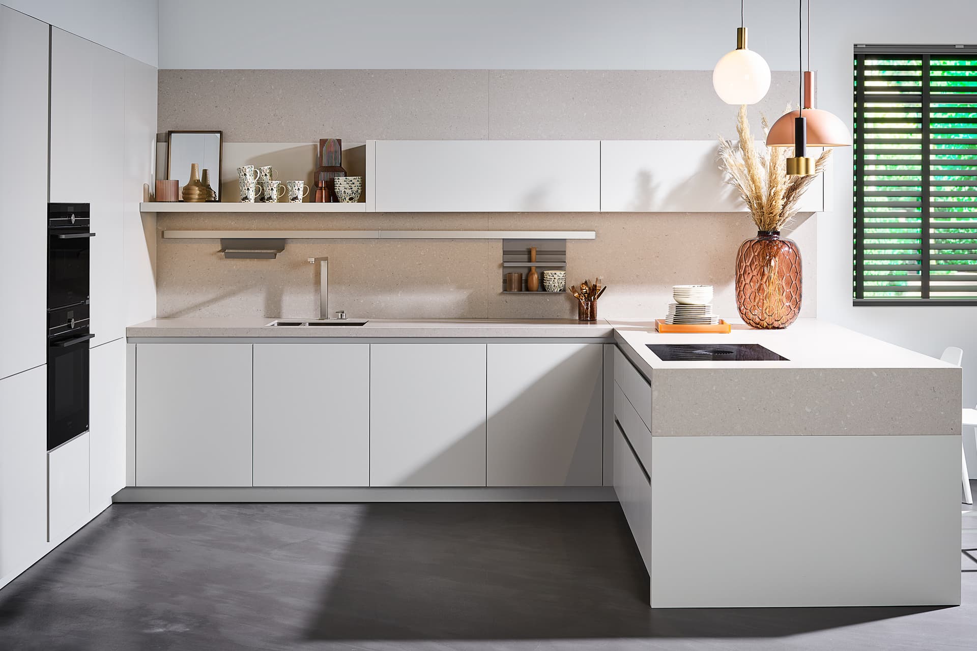 Kooi-211-Barletti-Overzicht.jpg Moderne U-keuken wit