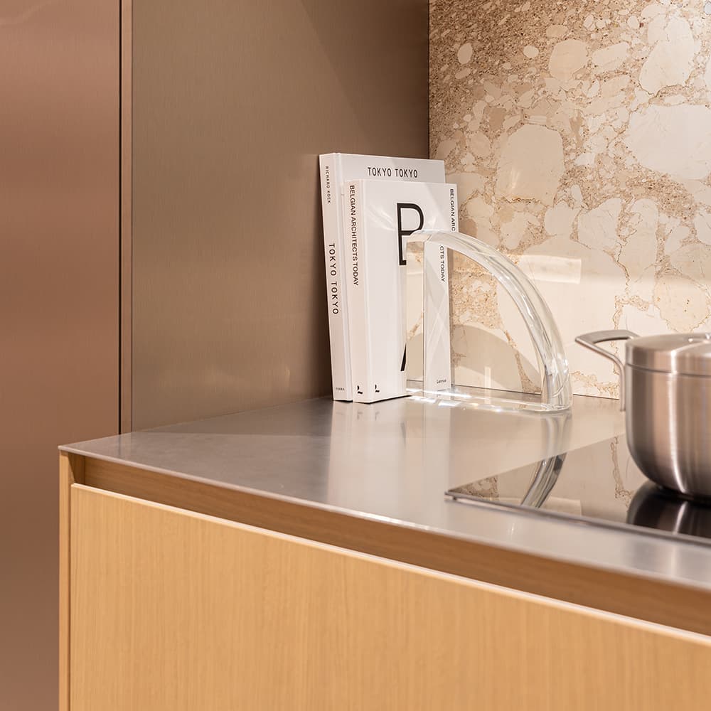 Metallic-kasten-gecombineerd-met-houten-fronten.jpg RVS werkblad