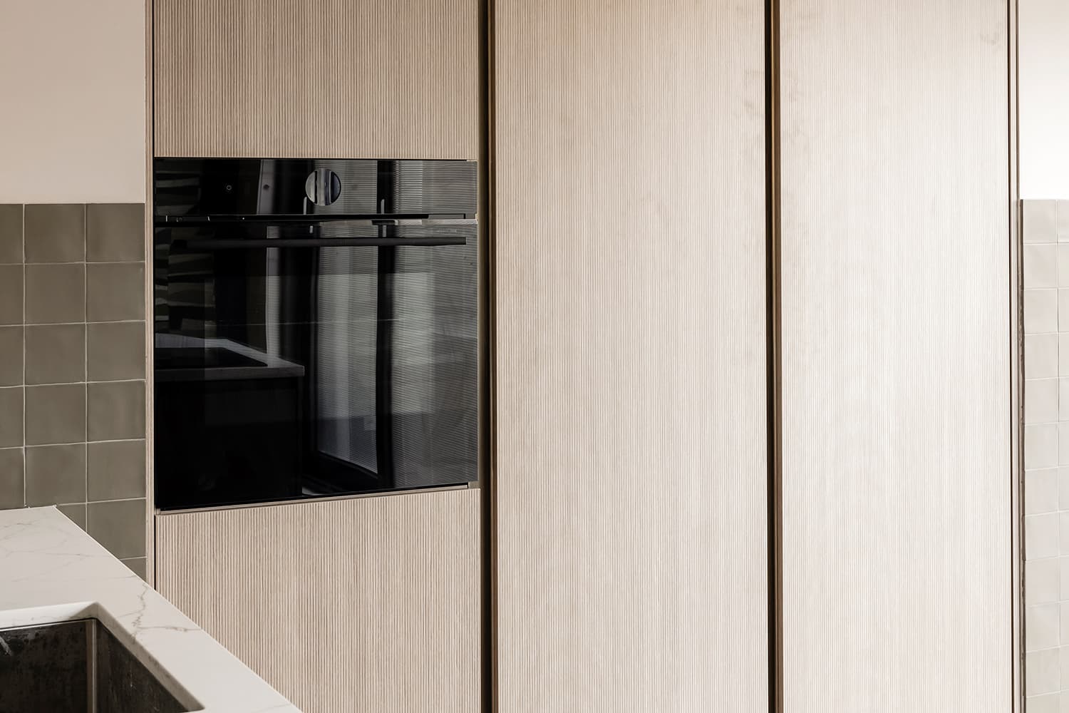 Scandinavische keuken met houten fronten