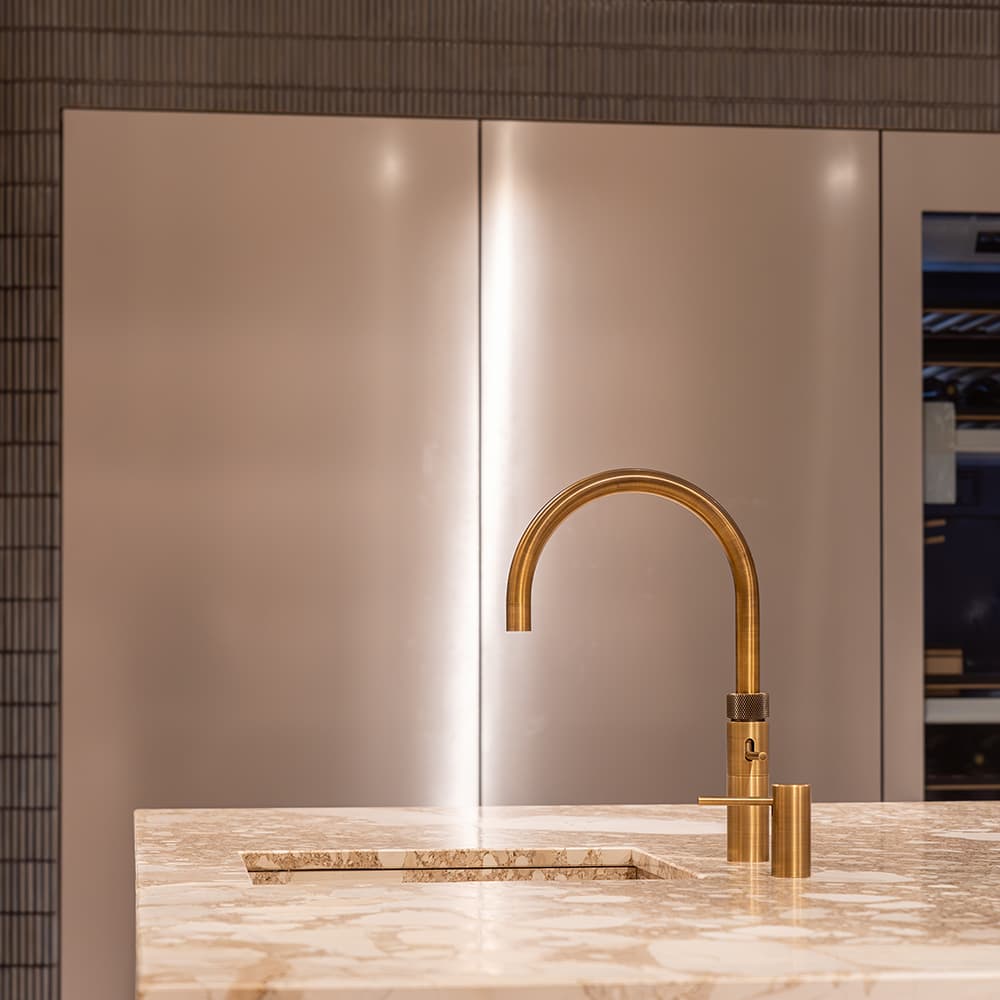 Materiaalcombinaties-van-marmer,-RVS-en-metallic.jpg Quooker kokenwaterkraan