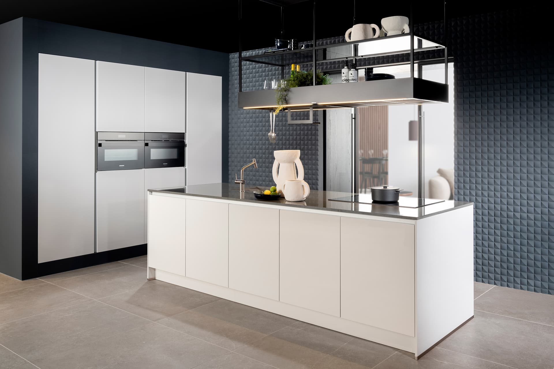 Witte moderne keuken